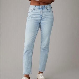 American Eagle AE Strigid Mom Jean in Blue Breeze